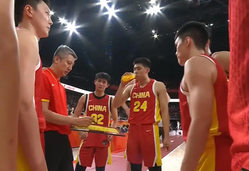 男篮落后日本19分怪谁？更衣室里到底发生了什么？9月18日晚，中国男篮半决赛打