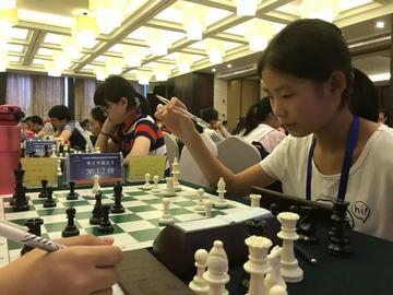 女子象棋大师唐丹，休赛期转战公益象棋推广，走进校园开课，普及少儿象棋教育全国女
