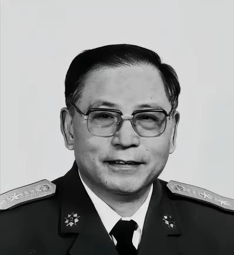 1950年，粟裕正在汇报工作年，粟裕正在汇报工作，门突然被撞开。李克农冲进来，声