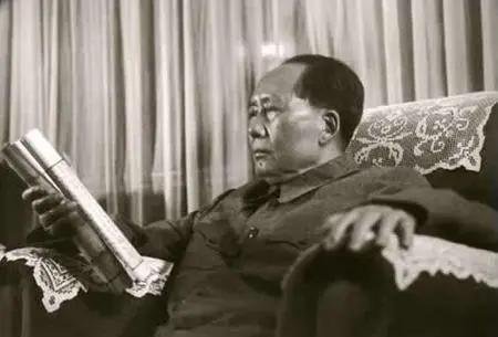 1969年3月2日，周总理焦急地对毛主席说道：“苏联打我们了！”这让毛主席瞬间清
