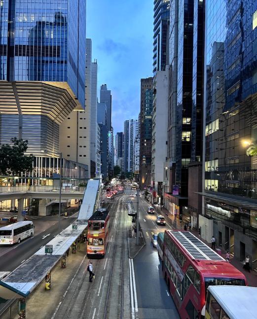 一位社会经济学者非常现实的话：把分配不均说成是经济危机，把财富向上集中说是市场规