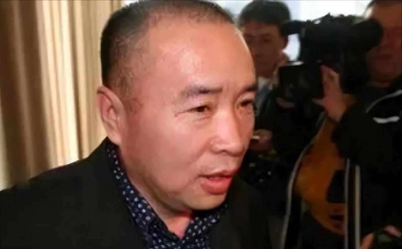 1999年，专案组抓捕赖昌星，没想到有人做内鬼通知赖昌星逃到加拿大，经排查，这个