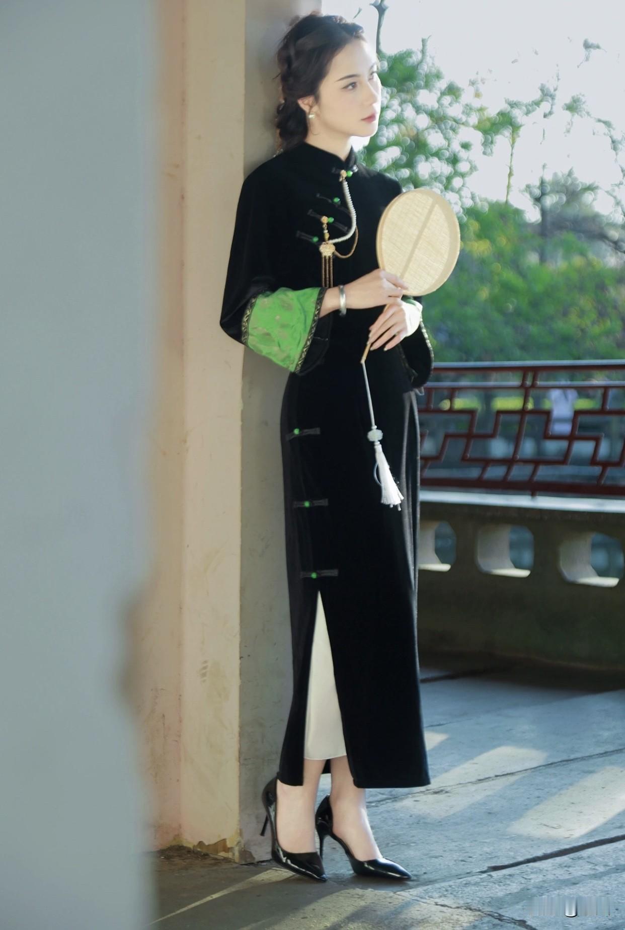 朋友们喜欢欣赏古典美女吗?眼神往往含情脉脉，很有韵味。