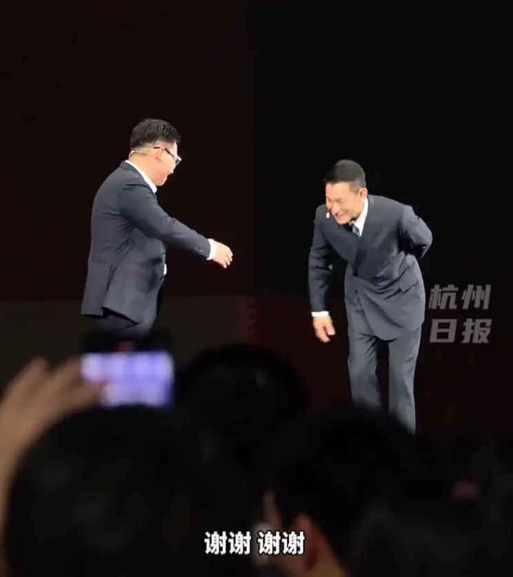 我敢打包票不仅余承东没想到刘德华的粉丝们恐怕也没预料到，刘德华居然那么谦逊。