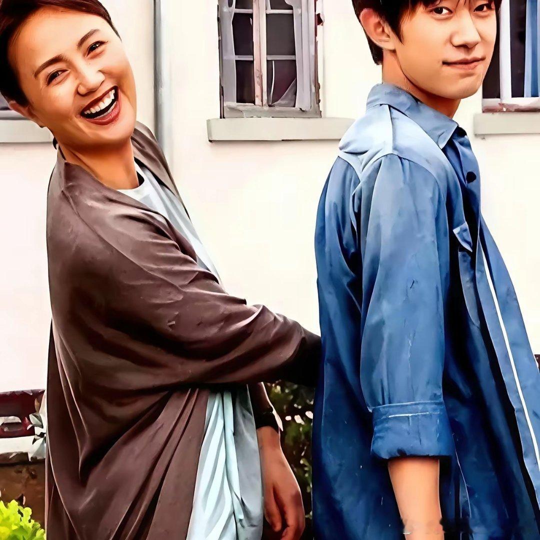 易烊千玺获奖大家都很高兴但有一个人肯定会很难过，那就是辛柏青，因为他的爱妻朱媛媛