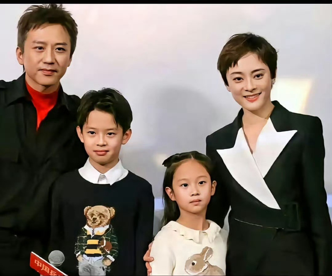 孙俪这基因也太强大了吧！等等这眉眼神态，跟嬛嬛简直一个模子刻出来，化个妆直接少年