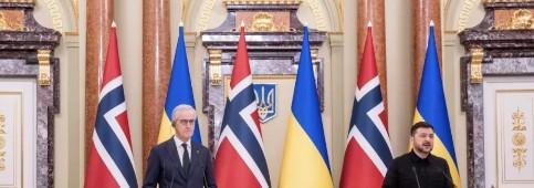 挪威首相斯特勒去了趟基辅，给乌克兰送了一份大礼——850亿挪威克朗的援助，换成人