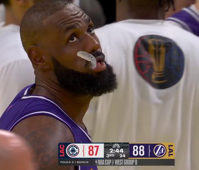 湖人又赢了，135-118把快船打花了，快船这阵容怎么会这么差……？詹姆斯，