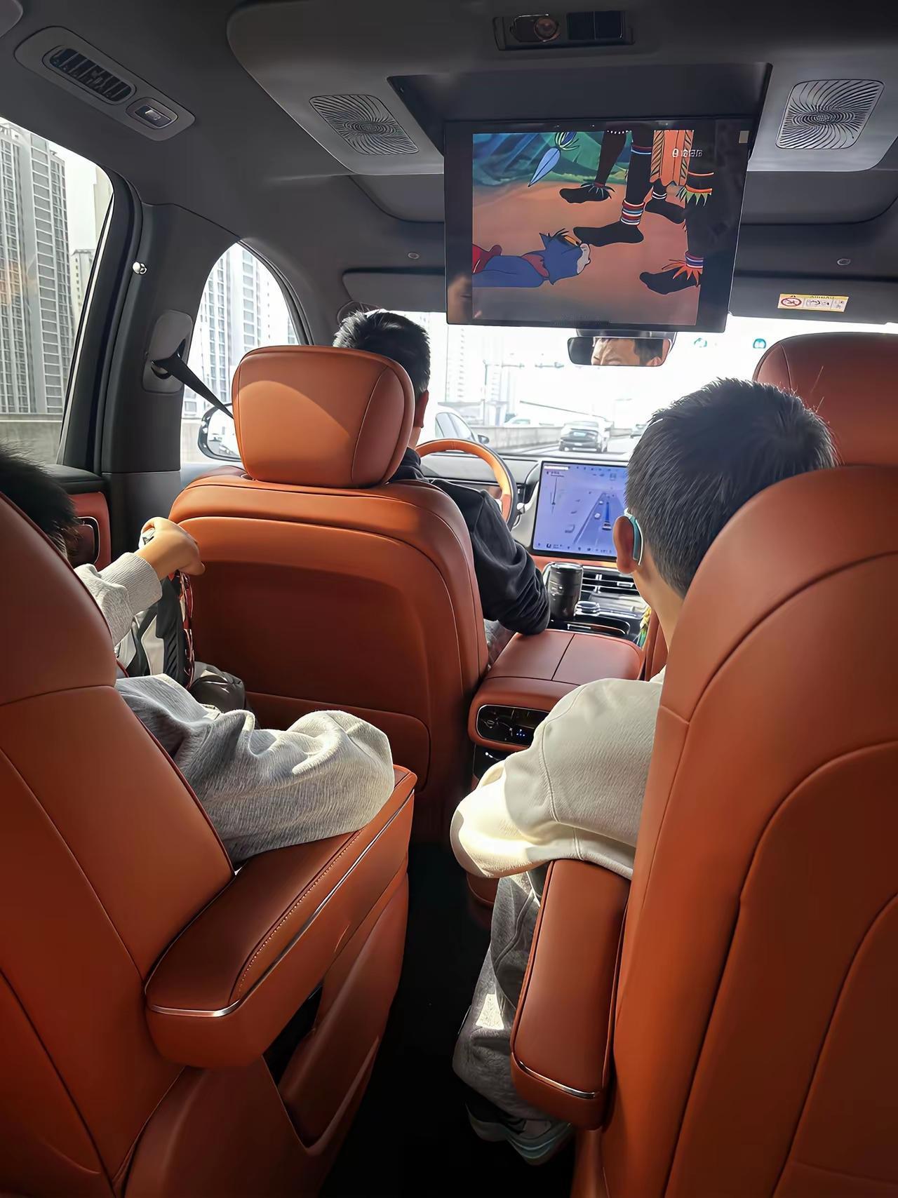 看内饰猜车，这是什么车？