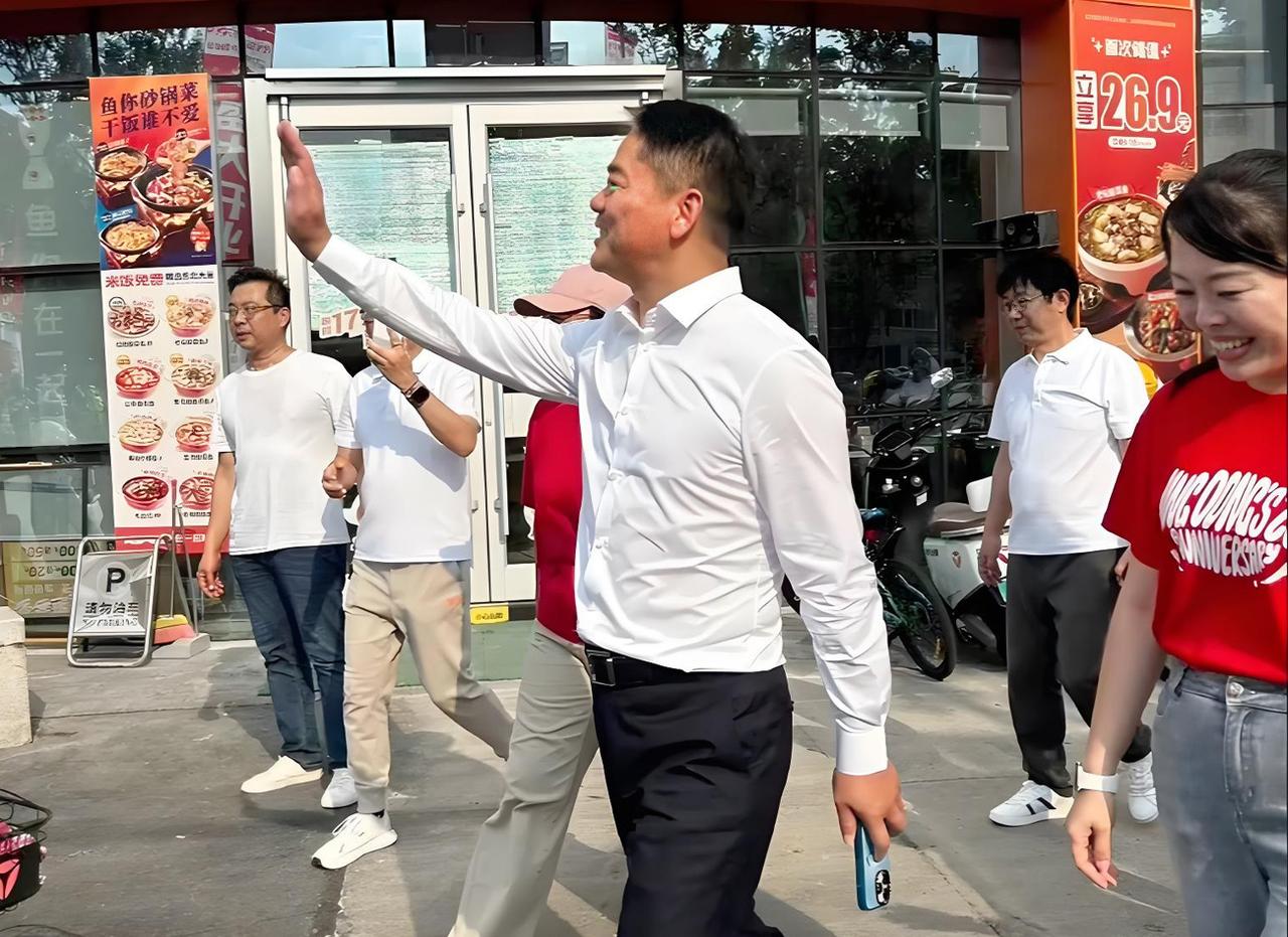 我觉得强哥太高调了，这不一定是好事，我有点隐隐担忧。古人说“木秀于林，风必摧之；