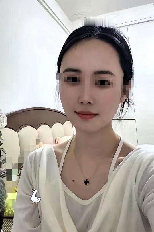 很多人总觉得婚姻里最伤人的是争吵，可这种无声的消耗，才最让人寒心。湖北女子独自到