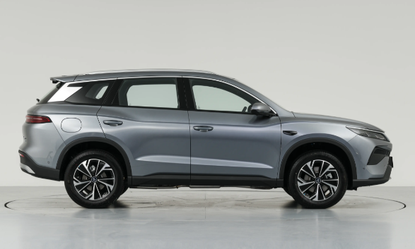 去年11月，比亚迪10万级插混来了一波纯电续航大提升，远远不够，这次加得更狠，纯