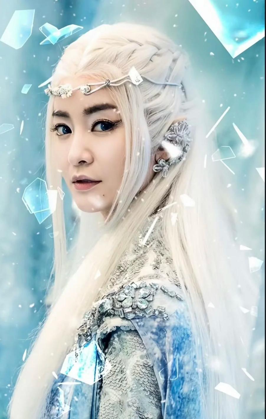 考古小燕子李晟，原来她演过这么多角色！图一，好眼熟，白发造型真的好飒图二，我