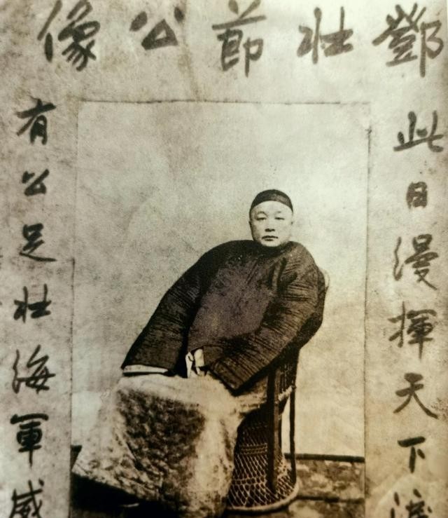 邓世昌在甲海战中牺牲之后，慈禧太后含泪写下“此日漫挥天下泪，有公足状海军威”的挽