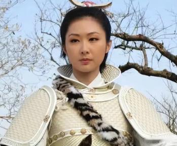 她一生从未输过——杀罗士信，擒程咬金，天下英雄没有一个能在她手里走过三合。但就