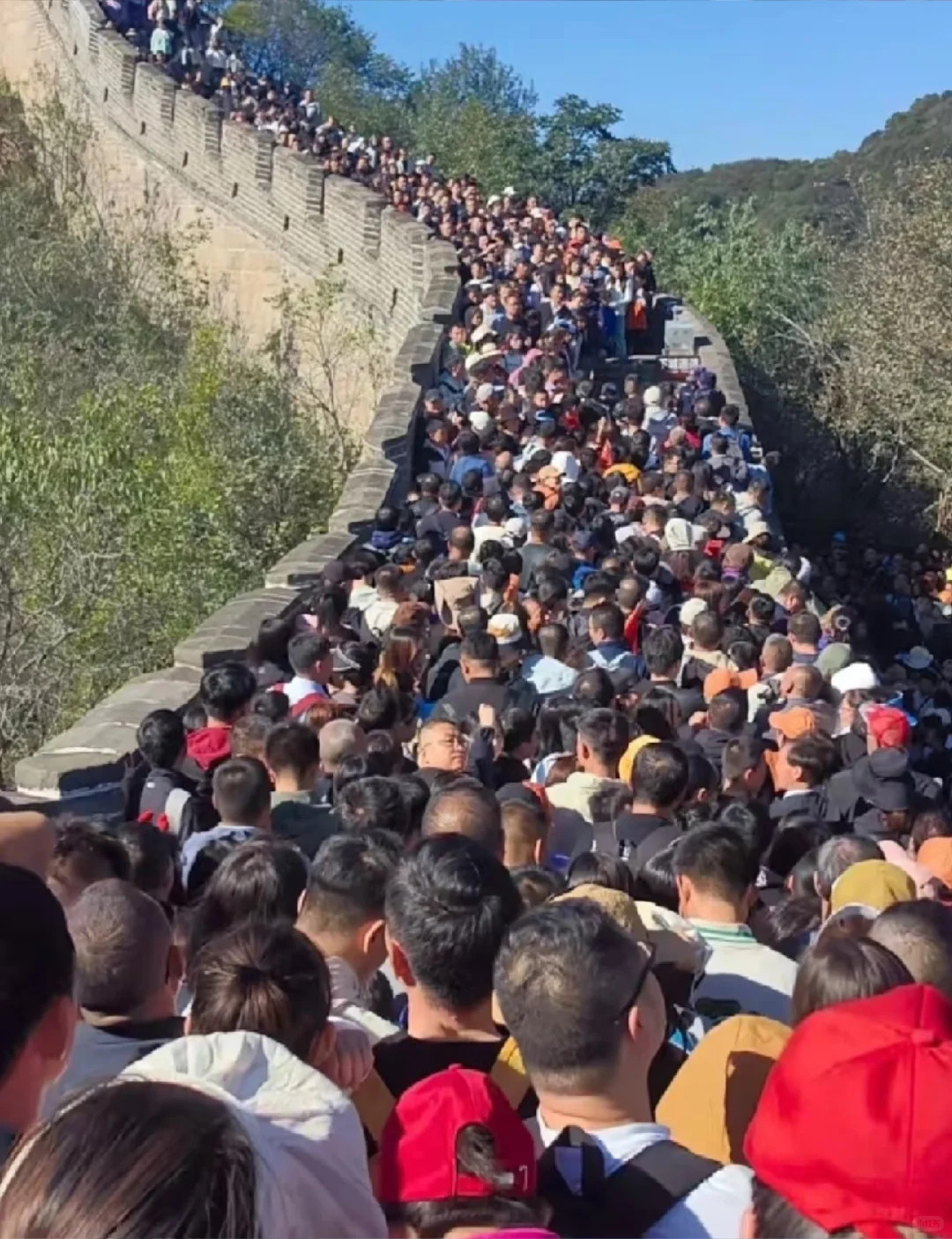 不旅游就等于浪费假期吗有时候假期出去旅游反而是一种受罪，别看一个个朋友圈发的可