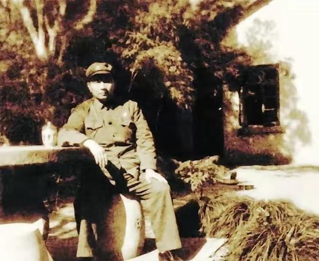 1970年，时任浙江省委书记，南京军区副司令员兼浙江省军区司令员，浙江省