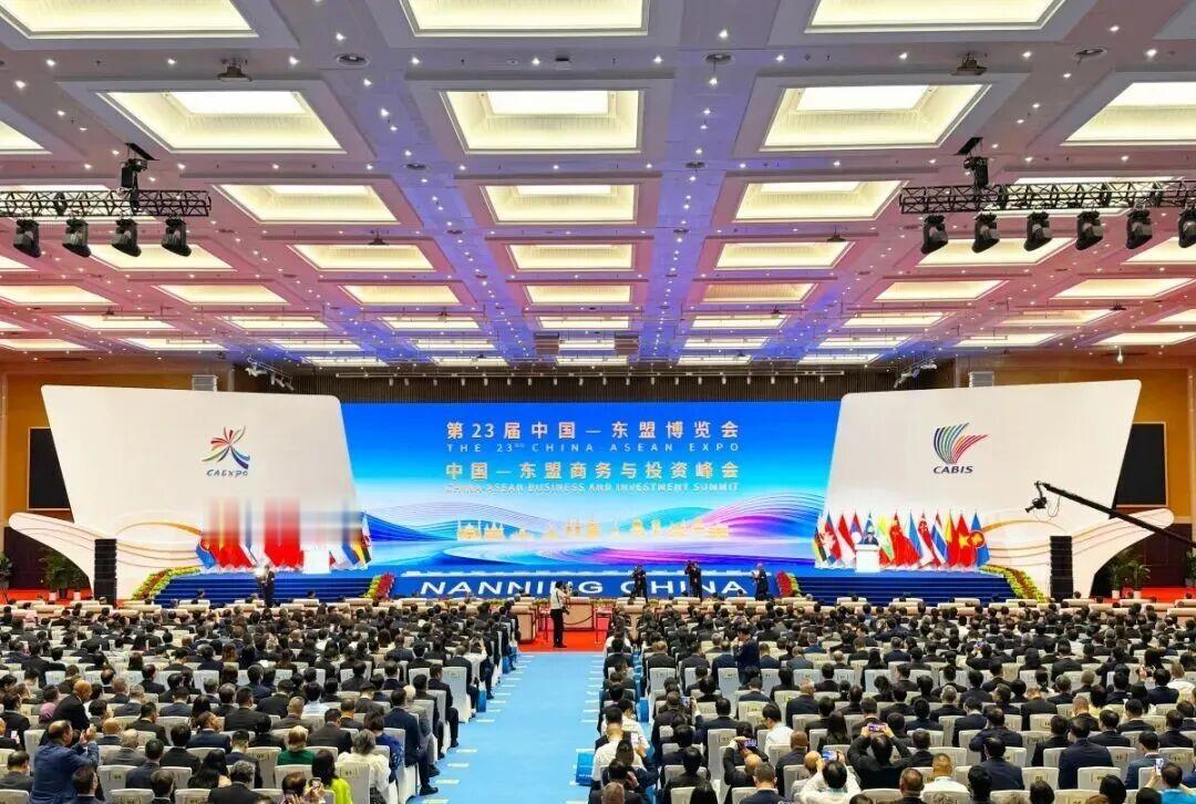 “平陆运河正式通航！”运河刚通航，第二天11国代表就齐聚南宁，连菲律宾都带着31