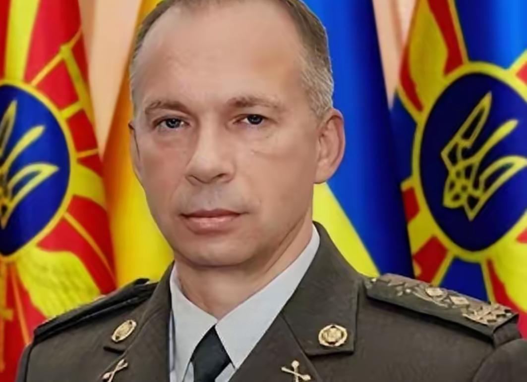 乌军总司令西尔斯基昨天会见了乌克兰媒体记者昨天下午，基辅的媒体会见厅里座无