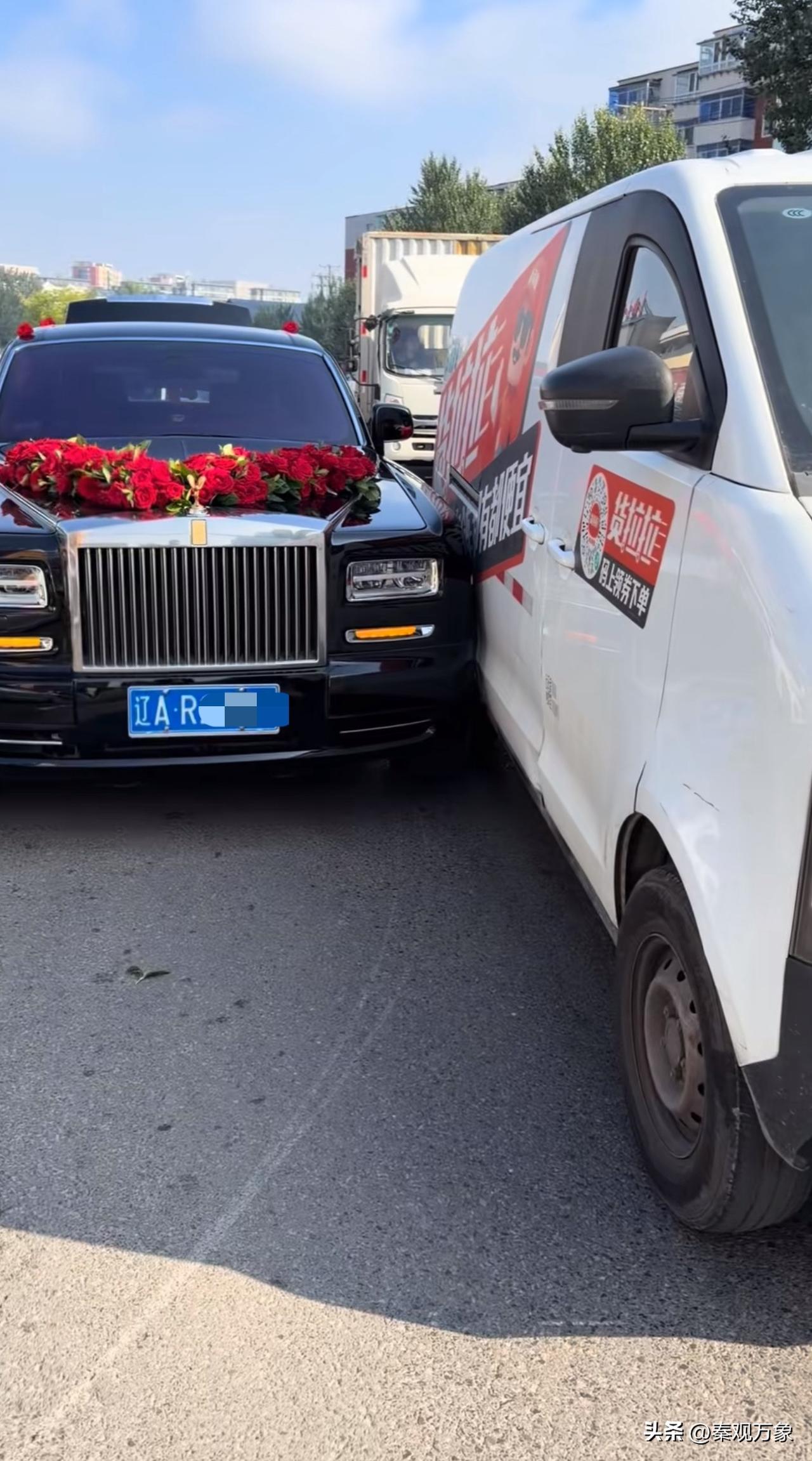 这不完了吗[无奈吐舌]婚车