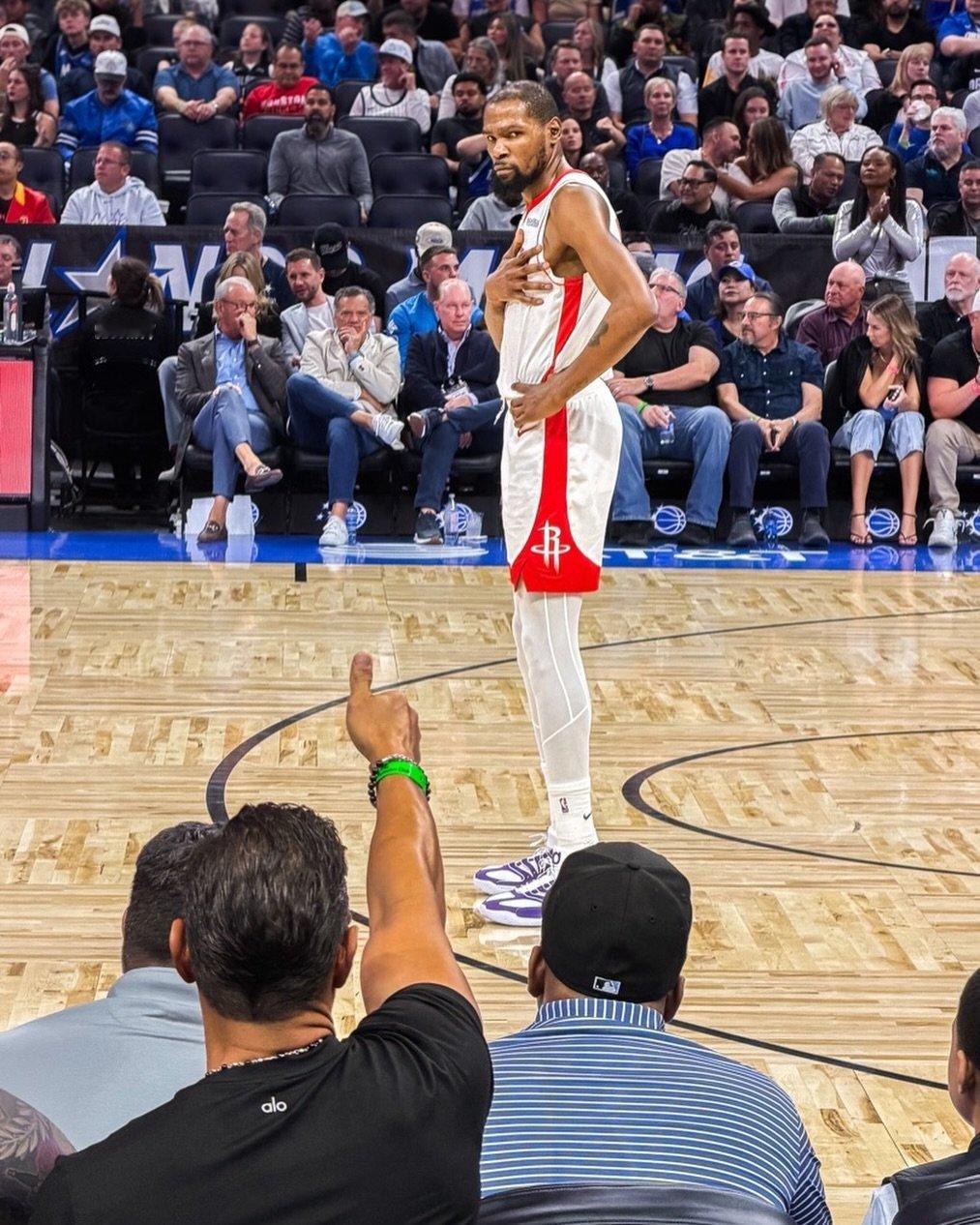 记者：“拥有杜兰特这样一位可以依赖，能支撑球队，并帮助球队像这样逆转的球员，这对