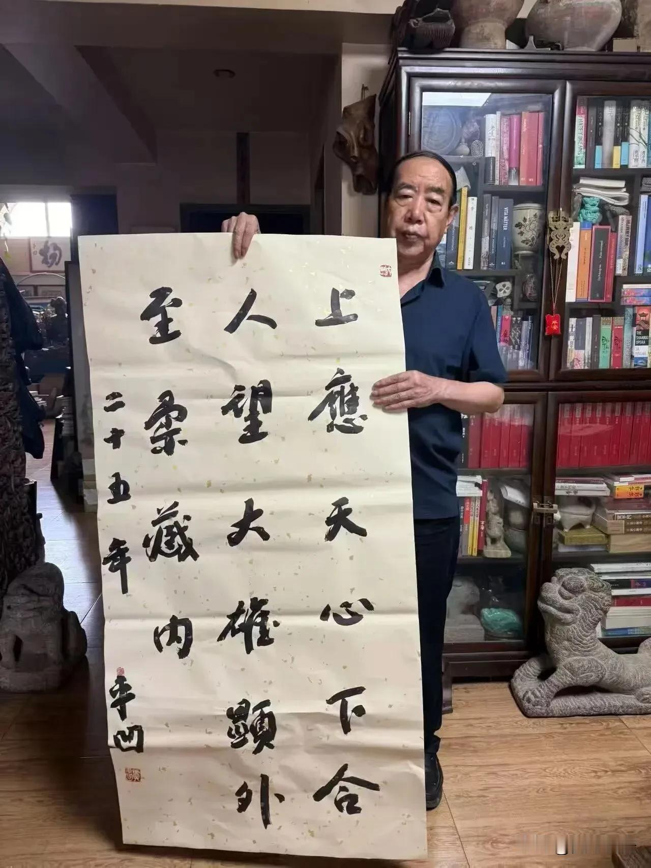 贾平凹老师一幅字4万元，好在哪里？看到一个业内人的观点说，当代文人的字，谁的