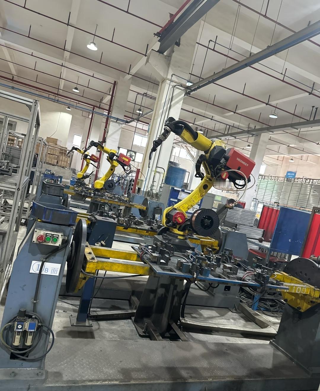 老板又打电话找我去他办公室，老板跟我讲，我公司明年有可能搬到越南那边去，问我有什