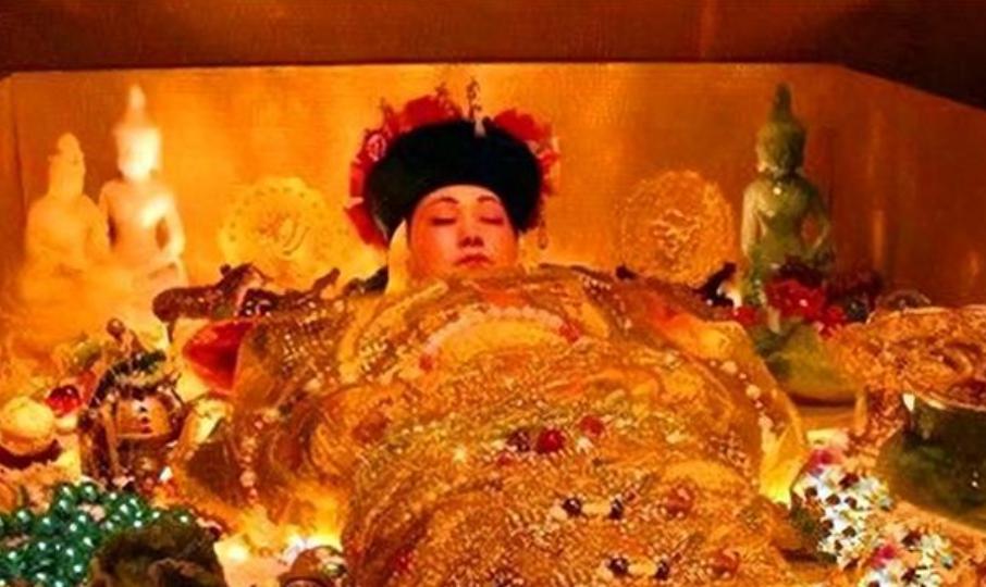 1908年11月15日下午，慈禧临死前一刻，太监看慈禧太后马上不行了，