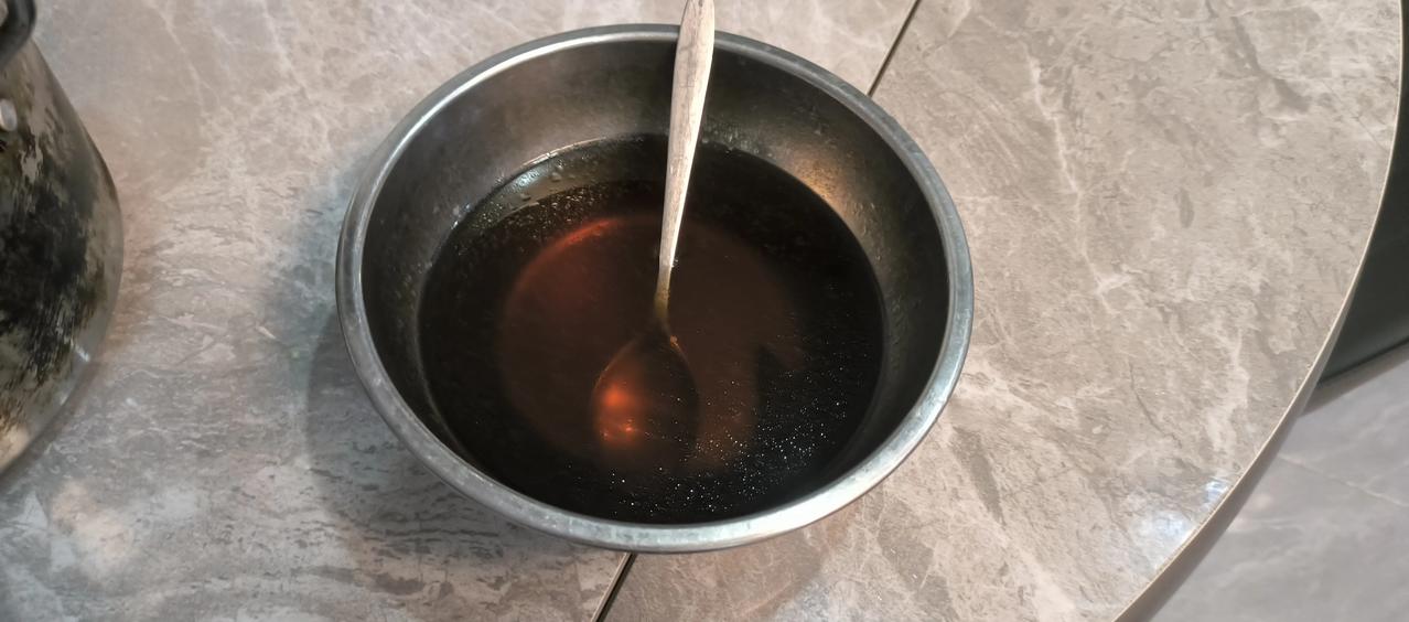 这个既不是广东人煲的老火靓汤，也不是什么滋补品，而是车前草与天星木一起煲了将近一