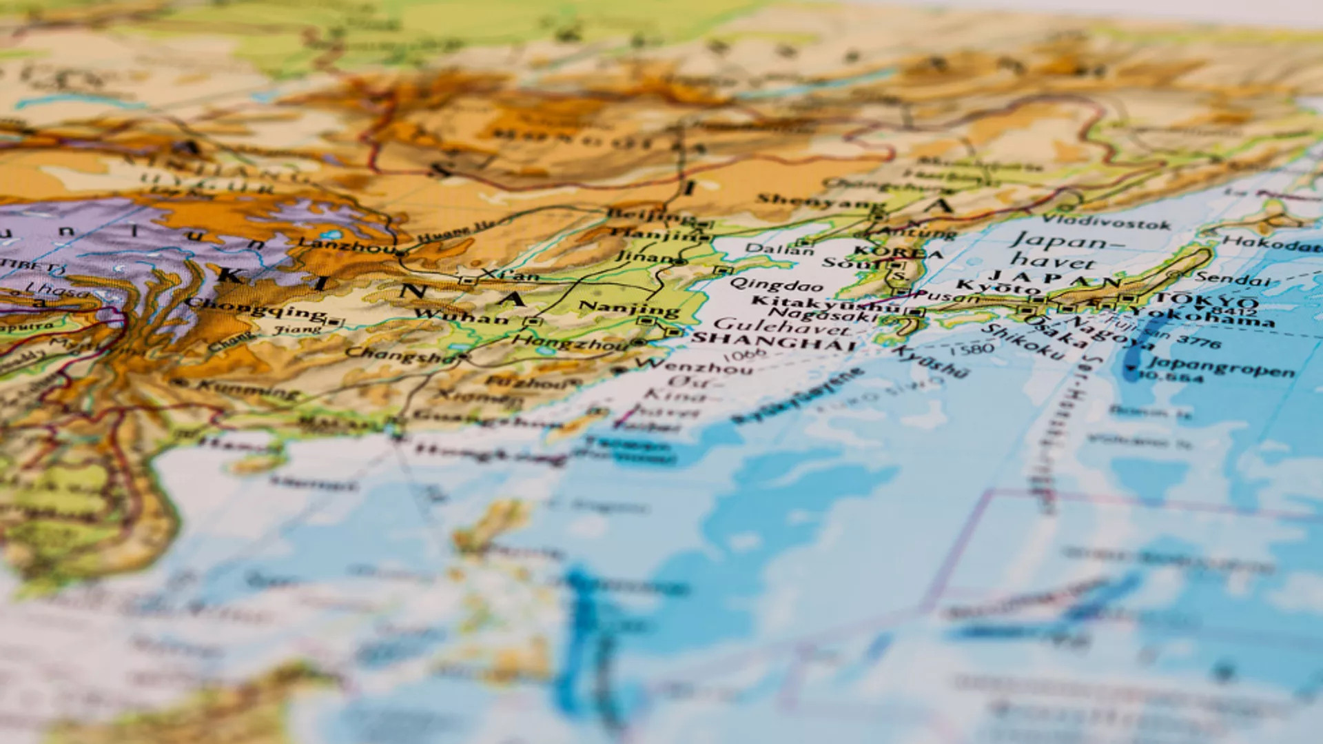 据《日本经济新闻》报道，原定于12月举行、并一向作为讨论东北亚经济合作重要平台的