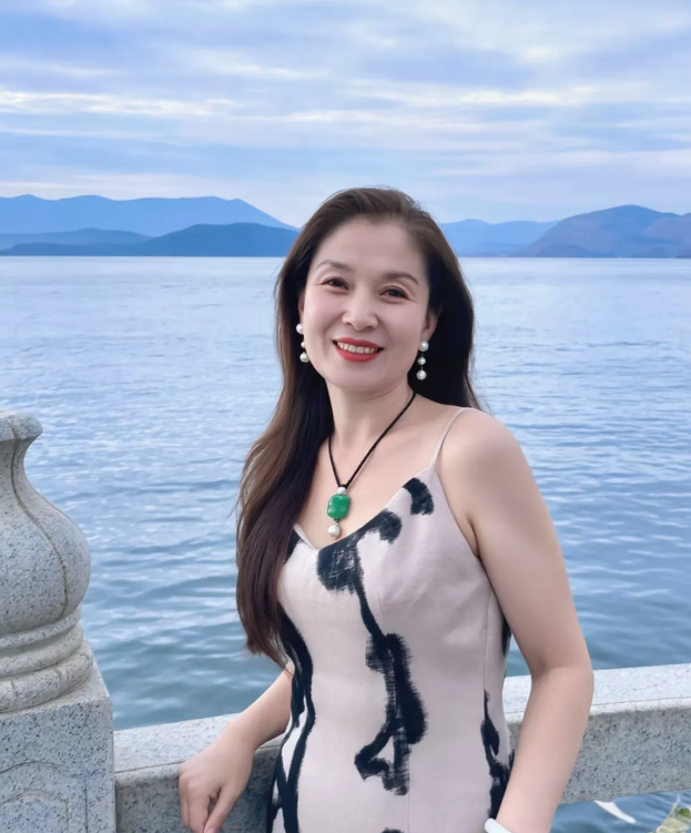你能猜出姐姐的真实年龄吗？友情提示，年龄的两位数之和是12。