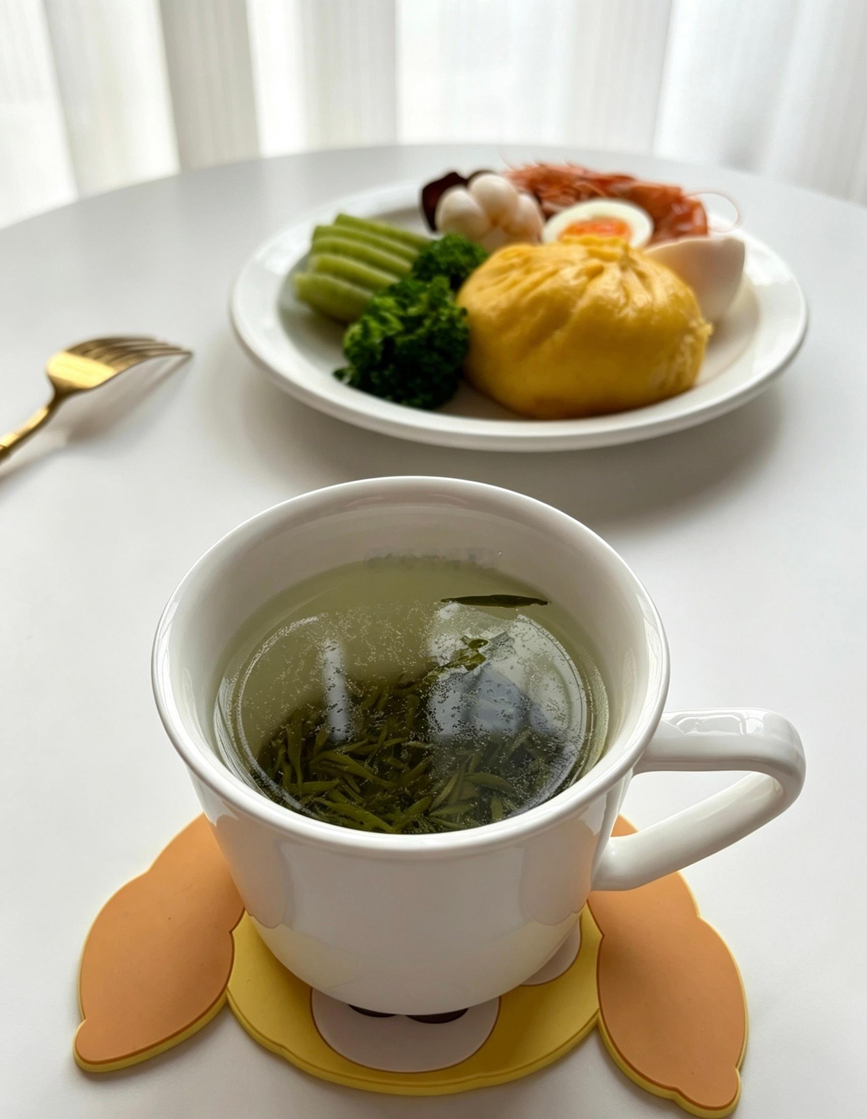 #灿烂煮艺##元气早餐#好好吃一顿早餐，开启元气满满的一天。自家蒸的南瓜红豆松子馒头太好吃啦，红豆馅