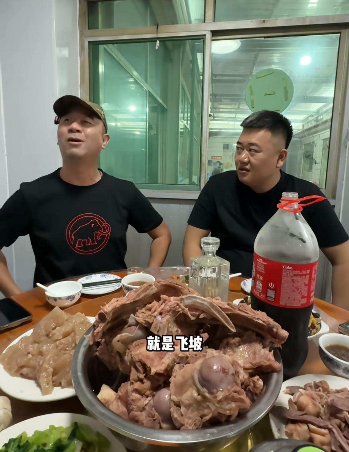 石家庄“贷款王”这波赚大了，没想到他的朋友圈这么豪横，怪不得不愁贷款破产的张晓