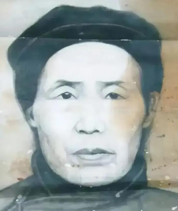 1928年，开国<em>大将王树声</em>被敌人追捕，一好心大娘将他藏在家中，然而，当听到敌人悬