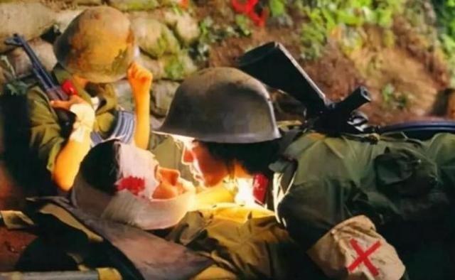 1986年，18岁的战士至死都没尝过爱情的滋味，牺牲前，奄奄一息地对护士说：“