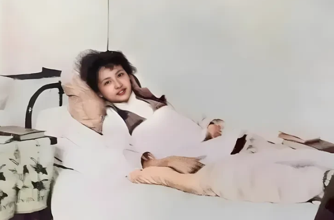 1929年，林徽因刚生了孩子，被撑大的肚子还没恢复，梁思成却拿起相机一顿拍！19