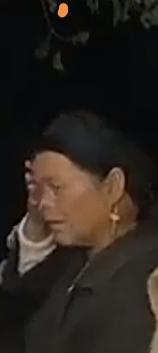 老壳子在直播间里哭了原来雨露来了，对老壳子没有一点笑容，因为华姐来了，当华姐的