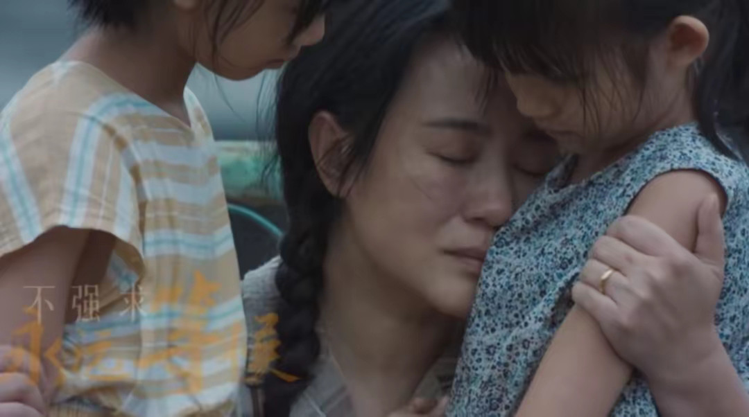 水饺皇后女儿们的视角《水饺皇后》以九十年代香港为幕布，铺开一曲女性在时代夹缝中野