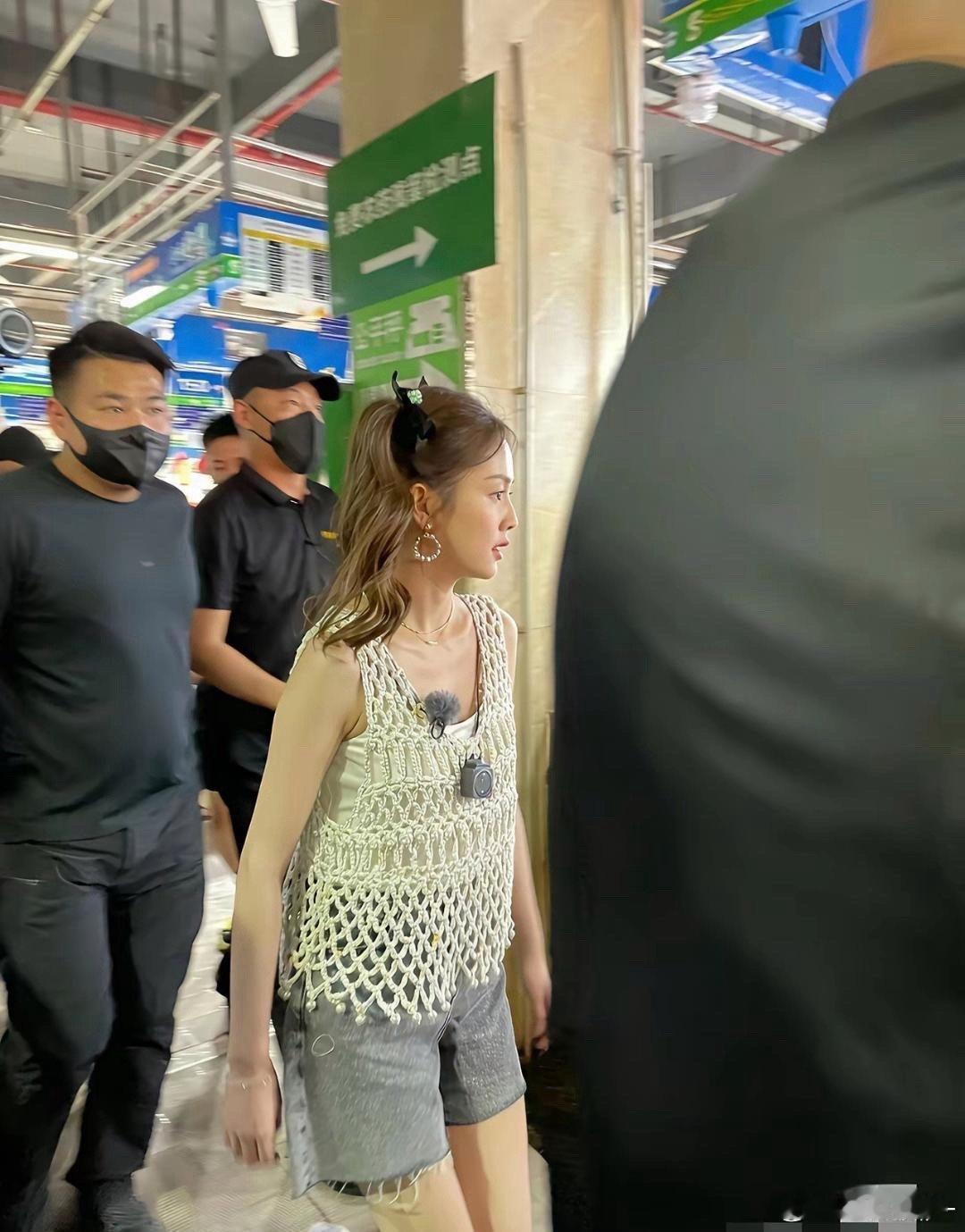 怎么那么多人说白鹿长相普通啊，生图这样还普通？