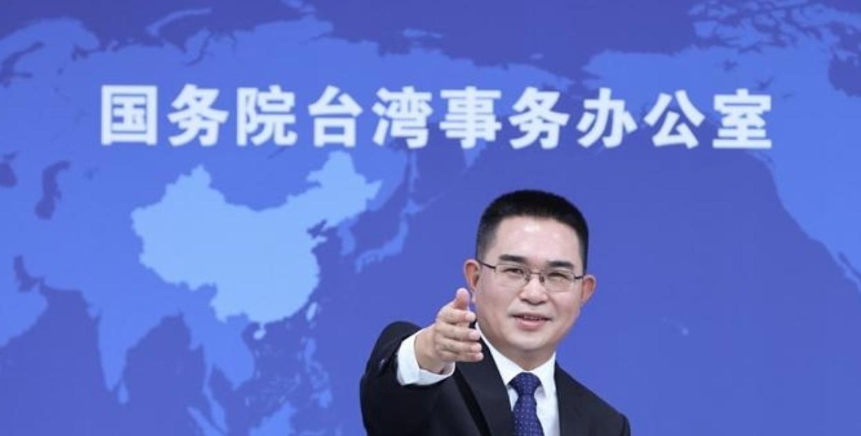 4月29日的国台办发布会上，发言人陈斌华一改往日温和风格，罕见地当众点名国民党"
