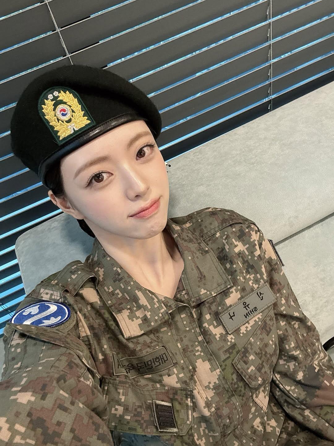 申有娜ig今日更新麻辣女兵一枚