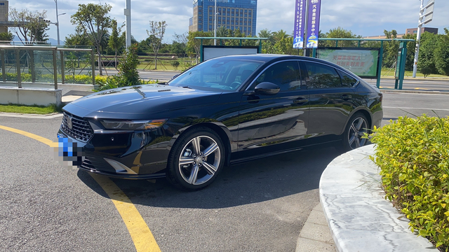 雅阁雅阁一言难尽考虑一个月，因为外观和地球梦发动机，决定买十一代雅阁卓越版。在