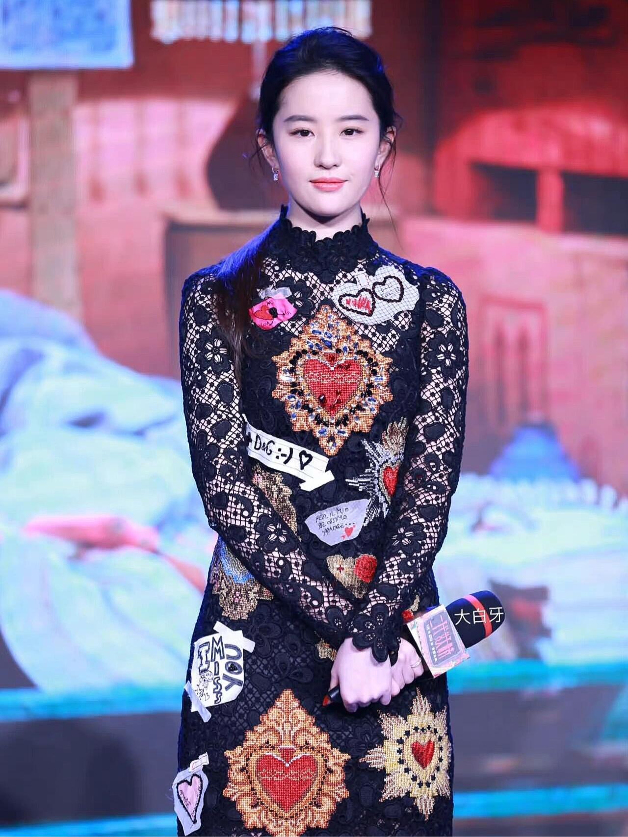别的不说，脸真的好小