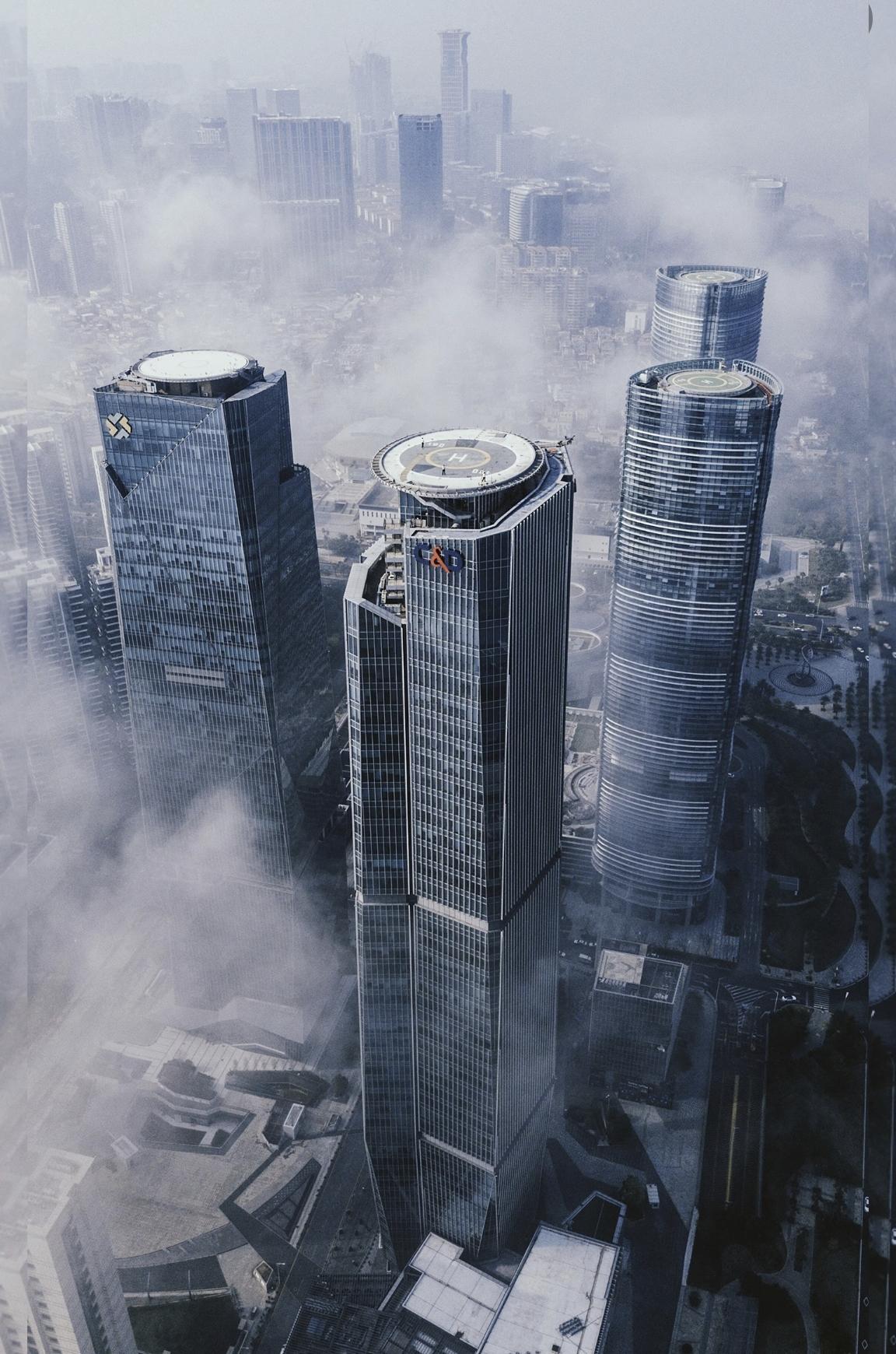 其次，回到省内，福建常住人口最多的是泉州市，城区常住人口最多的是厦门市，教育水平
