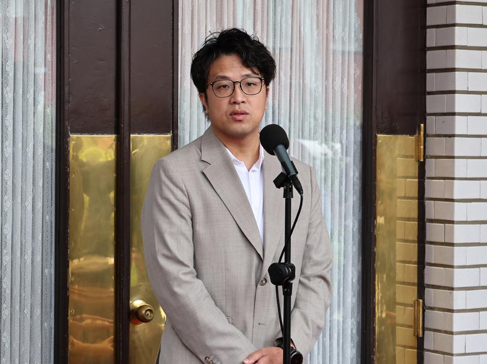 民进党“立委”苏巧慧今日联访时，媒体提到有网友翻出沈伯洋10年前的社交平台贴文，