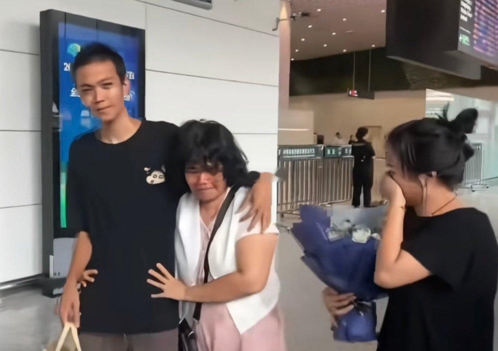 被女友拐卖事件后续，一个19岁的男孩被17岁的女友以10万块钱的价格卖到了缅甸园区，家里花了30万赎