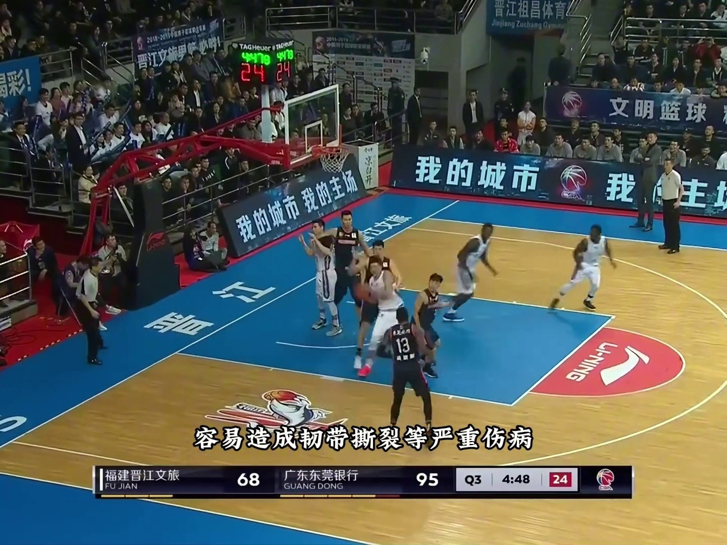 对手疯狂挑衅，易建联强势回击，单节爆砍25分！