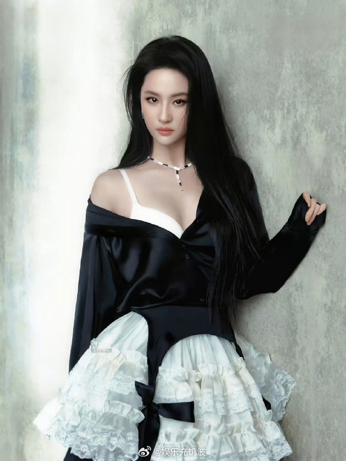 宝格丽刘亦菲在哪儿我在哪儿宝格丽：只要绑住刘亦菲，就不愁没热度