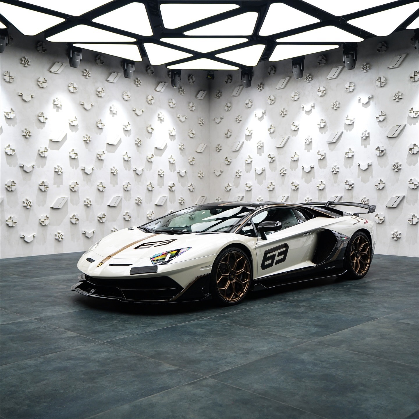 兰博基尼型号：AventadorSVJ63型号年份：2020年状况：2000