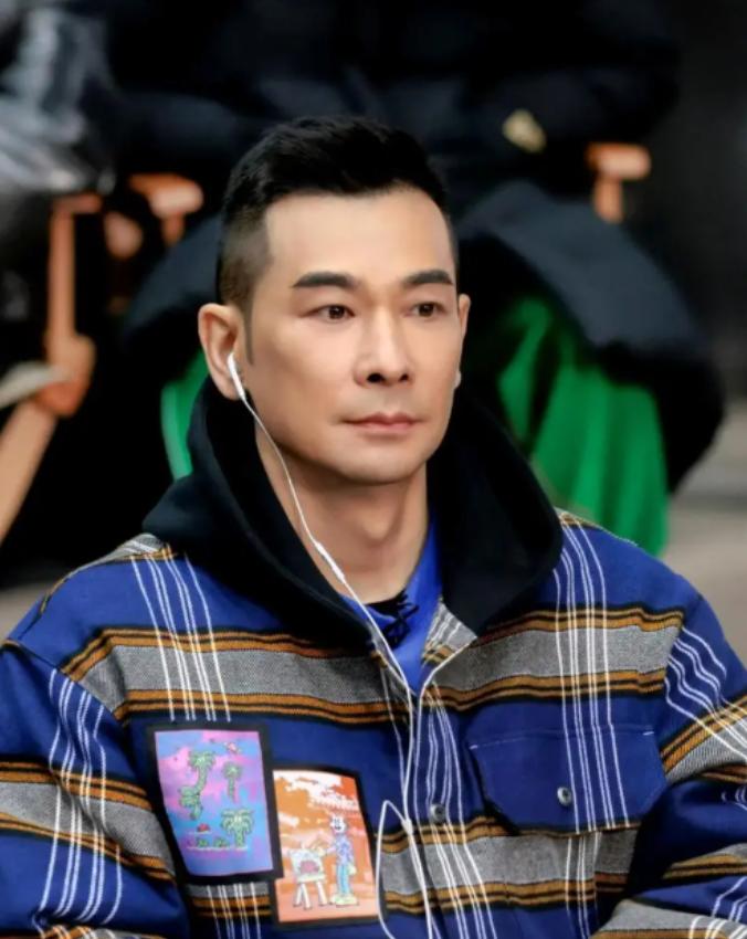 2012年，赵文卓怒怼甄子丹：“我在北京有10套房，就算赔上我的演艺生涯，我也要